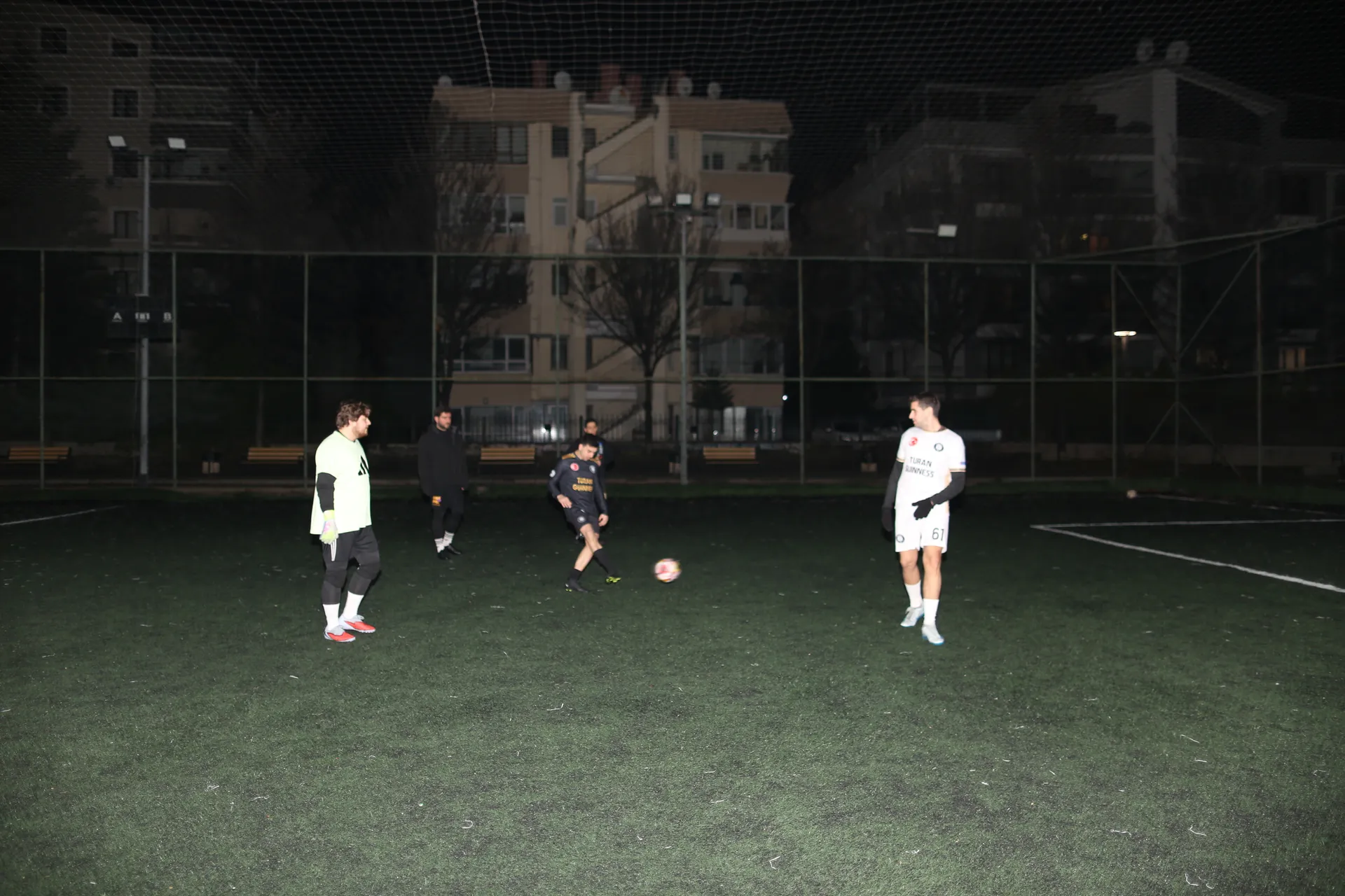Hadi Beyler takımı pas çalışması yaparken